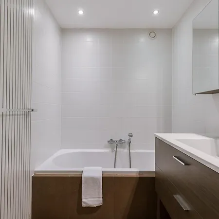 Huswell - Spacious Nearby The Sea In アパート *